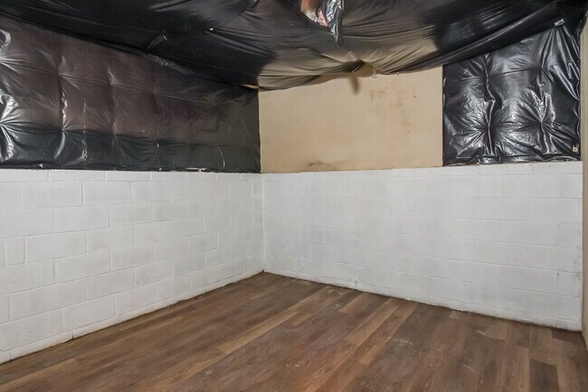 Building Photo - 110 Grove Ln