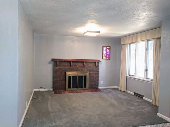 Building Photo - Beautiful 2 bed, 2 bath Old Town ranch one...