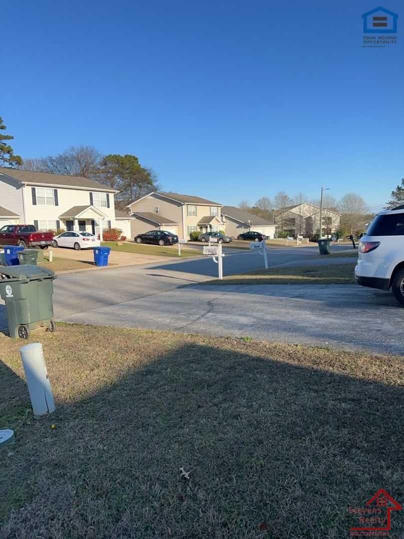 Building Photo - 3947 Webb Oaks Ct