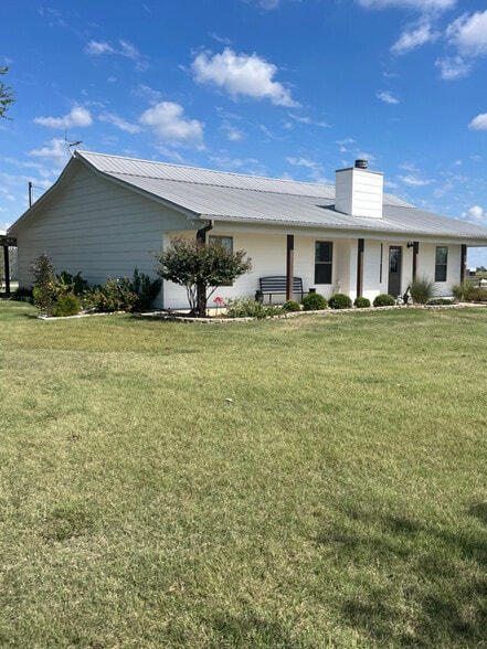 Building Photo - 43 Co Rd 319