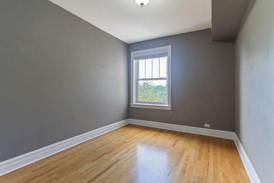 Building Photo - 4215 N Francisco Ave