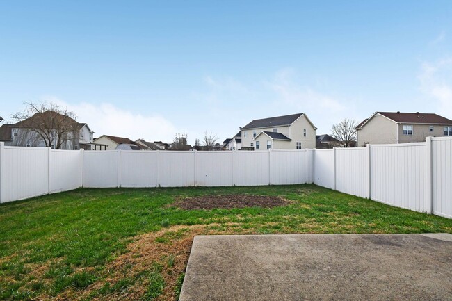 Building Photo - Pet Friendly Three Bedroom!