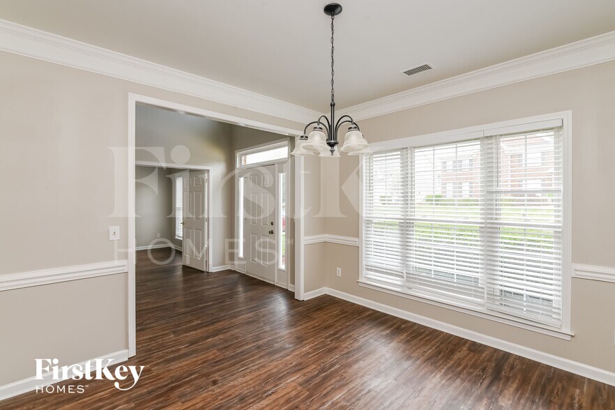 Building Photo - 2424 Coneflower Dr