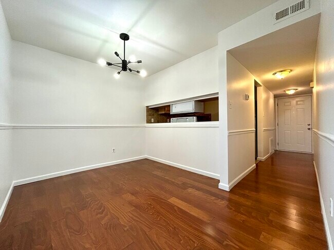 Building Photo - 1625 Merry Oaks Rd