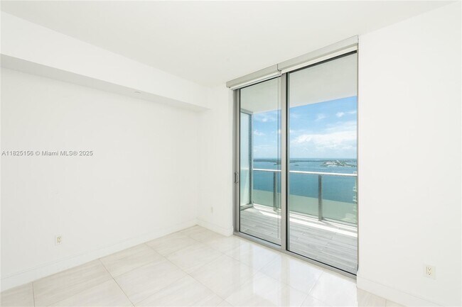 Building Photo - 1300 Brickell Bay Dr