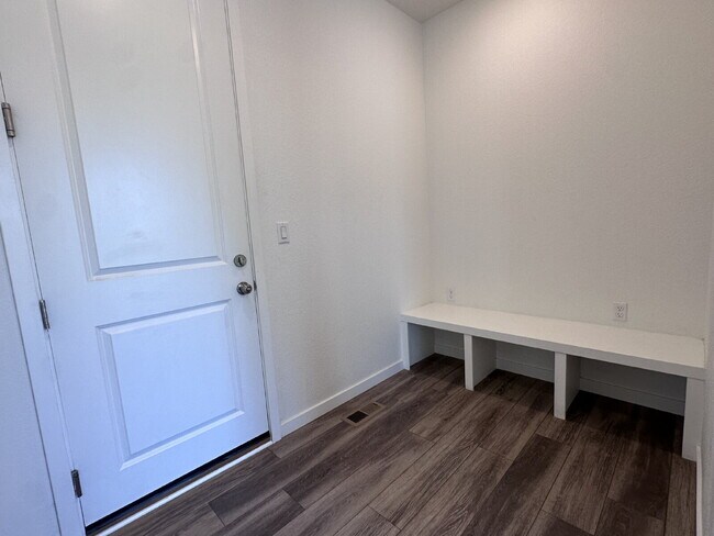 Building Photo - ~$1,000 OFF ONE MONTH'S RENT~ Stunning Thr...