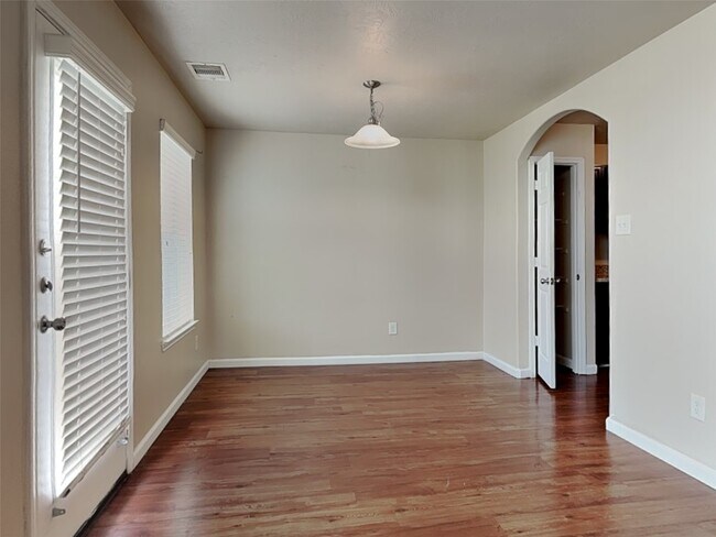 Building Photo - 2618 Bammelwood Dr