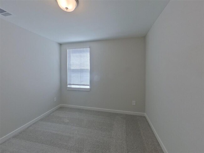Building Photo - 9835 Willow Creek Commerce Dr