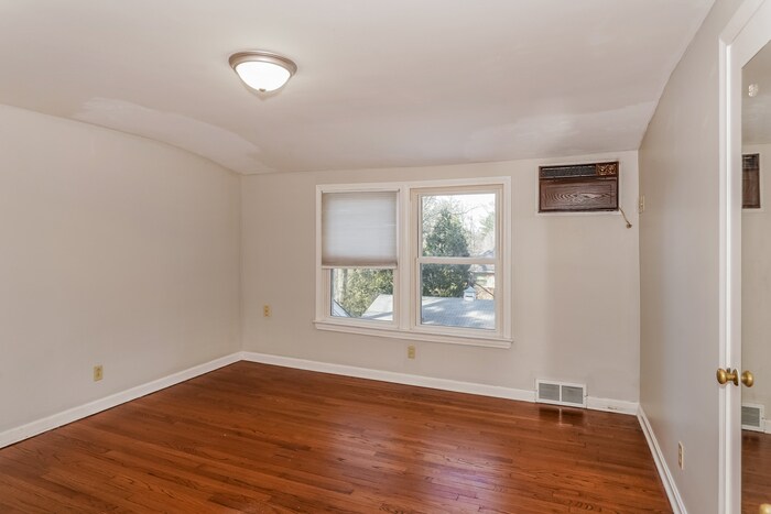 Building Photo - 2343 Ridgewood Rd