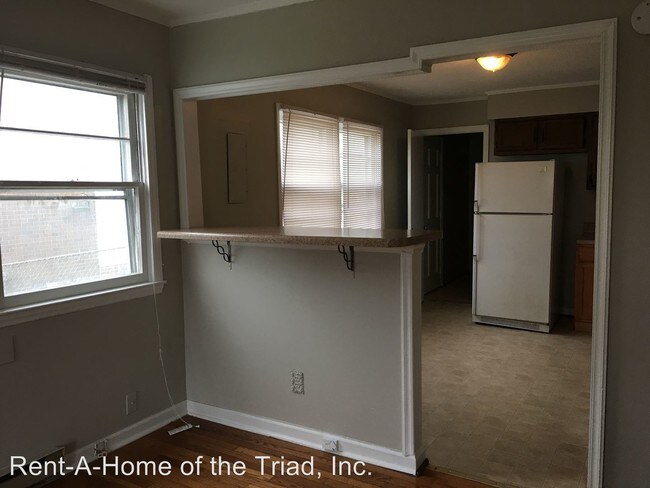 Building Photo - 3 br, 1 bath House - 1316 W. Meadowview