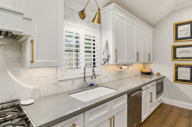 Building Photo - 815 Thornvine Ln