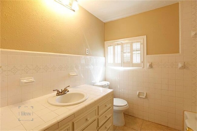 Building Photo - 3216 Avenue I