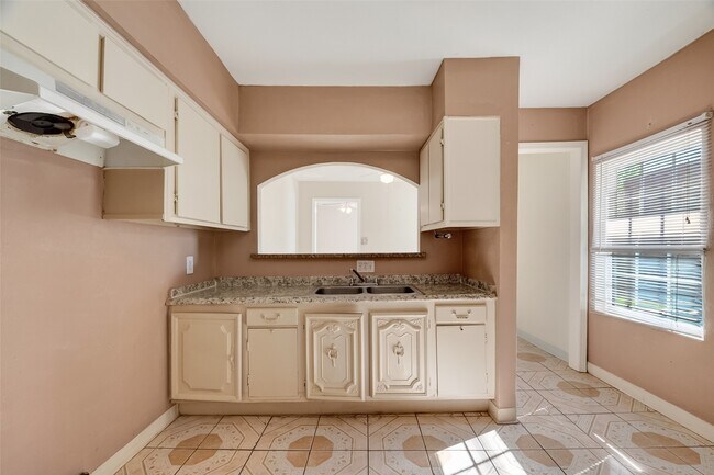 Building Photo - 968 Garapan St