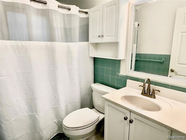 Building Photo - 928 N Adams Rd