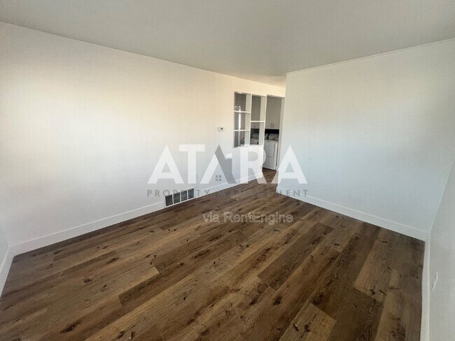Building Photo - 2500 S 700 E