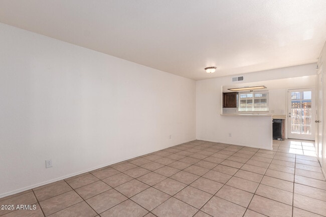 Building Photo - 6606 W Jamaica Dr