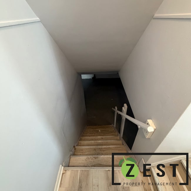 Building Photo - OPEN HOUSE-4/23! 4PM-430PM! Amazing 3 Bedroom 1 Bathroom - $1,225.00