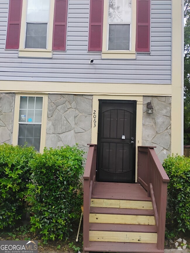 Building Photo - 2063 Charter Ln
