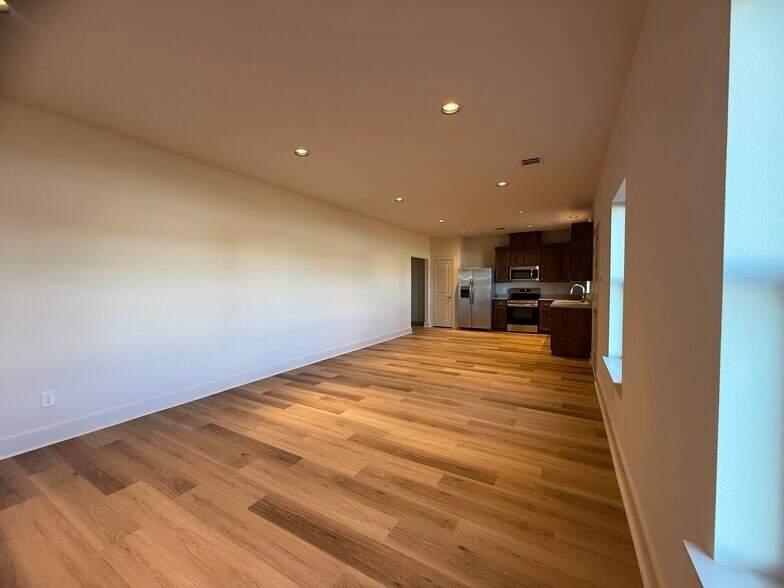 Building Photo - 207 Railroad Ave