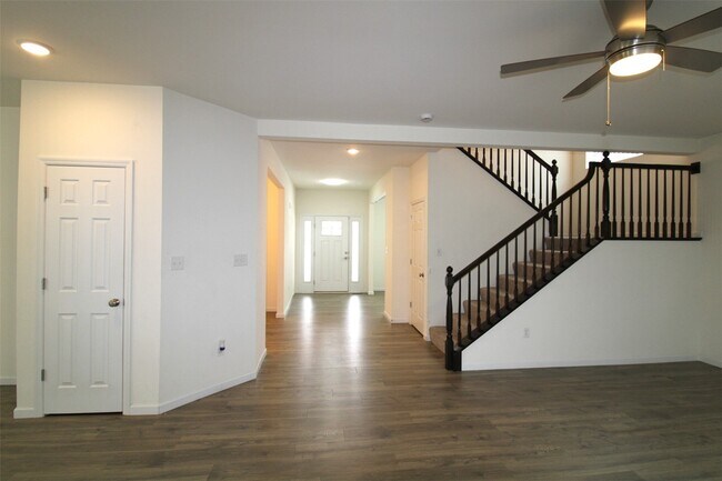 Building Photo - 130 Prairie Wind Dr