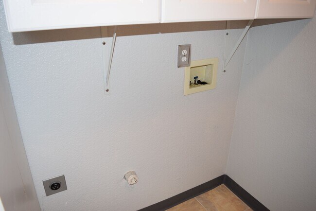 Building Photo - Coming Soon Spacious North Tracy Home – 4 Bedrooms | 2.5 Bathrooms