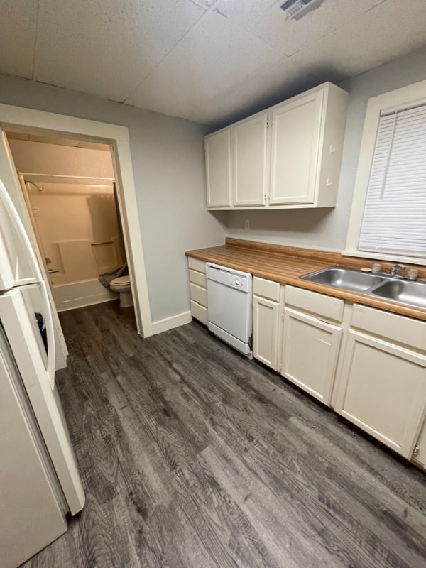 Building Photo - 326 N Volutsia