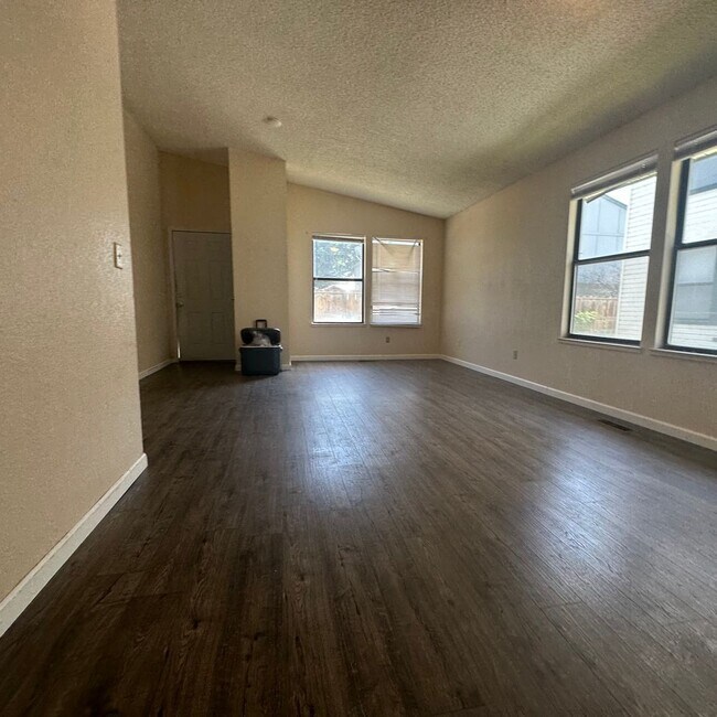 Building Photo - 281 Quail Wy