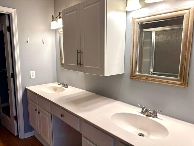 Building Photo - 2029 Chinabrook Ct