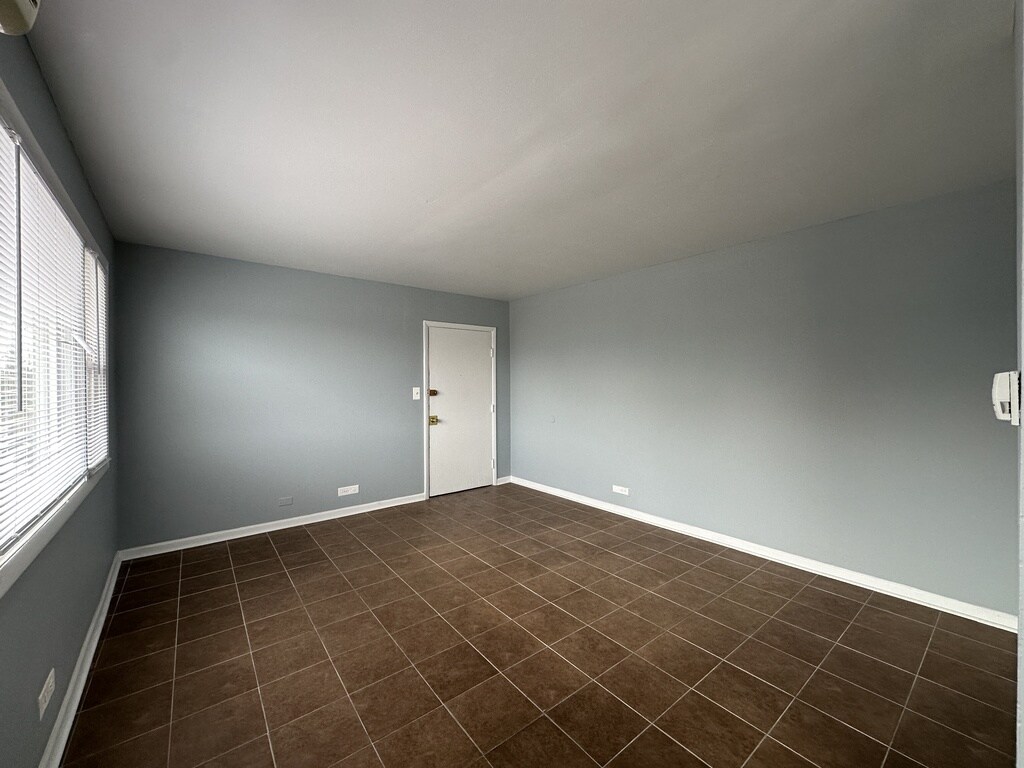 Building Photo - 9620 Ivanhoe Ave