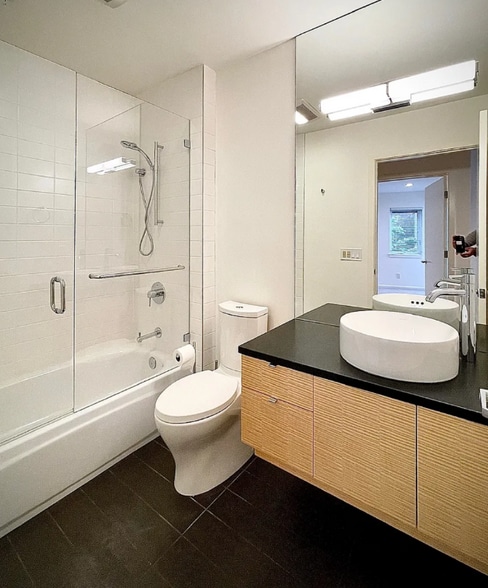 Building Photo - 1402 Alki Ave SW