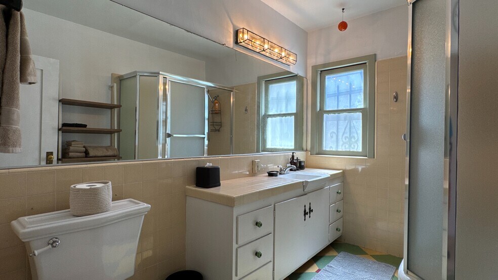 Building Photo - 2454 Kenilworth Ave