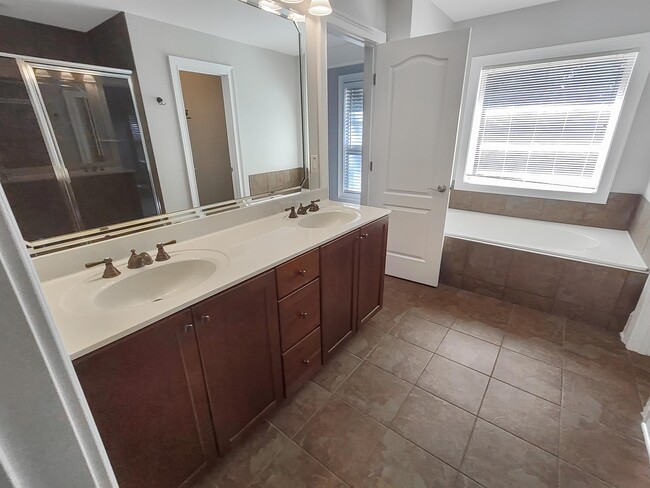 Building Photo - 2772 Durham Dr NE