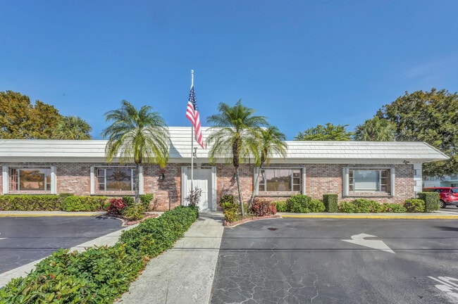 Building Photo - 406 S Cypress Rd