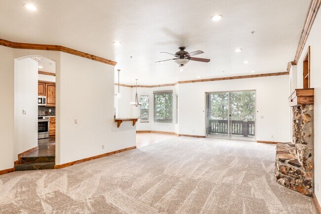 Building Photo - Freshly Renovated Deer Mountain Home for Rent NOW!