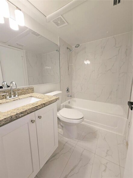 Building Photo - 2881 N Oakland Forest Dr