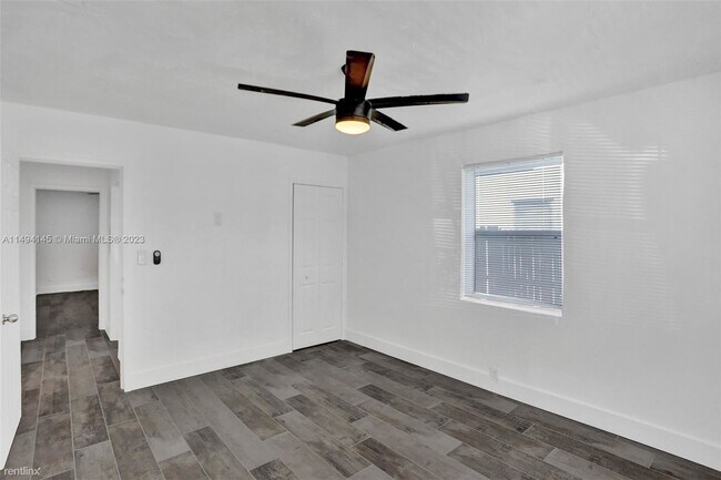 Building Photo - 3 br, 2 bath House - 242 SW 9th St # 1