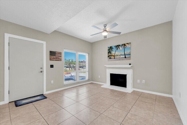 Building Photo - Gated Waterfront Community  1-Bedroom 1.5 ...