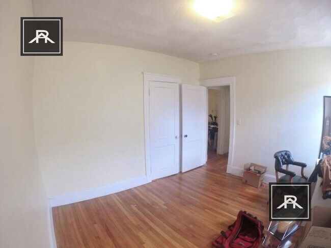 Building Photo - 3 bedroom in Brookline MA 02446