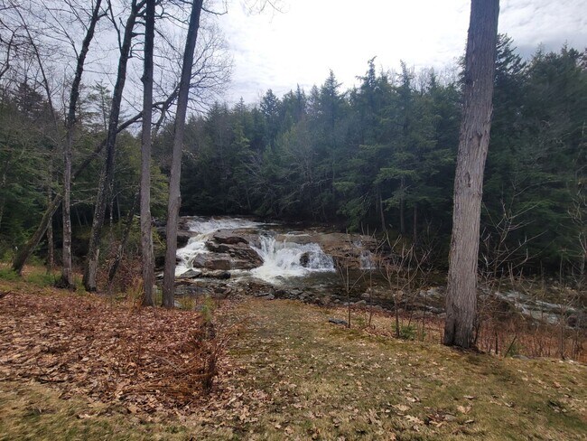 Building Photo - 6 month SUMMER SEASONAL on the River - $500 DISCOUNT!! - $2400/mo 2 bed 2 bath available now!