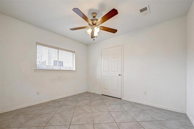 Building Photo - 2911 Killdeer Ln
