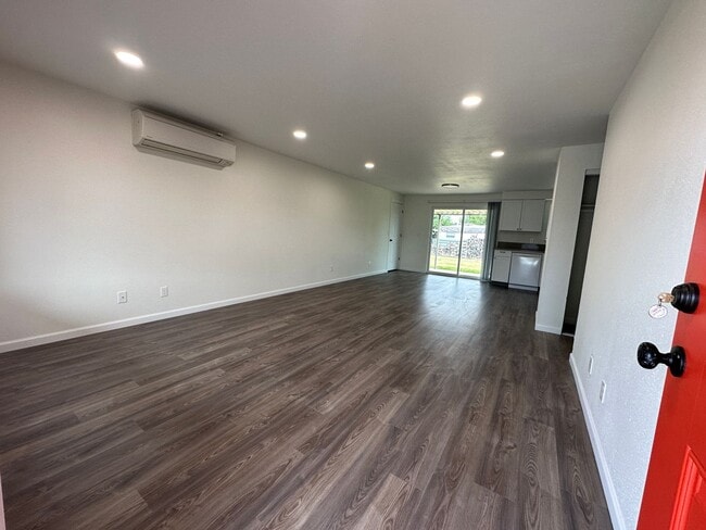 Building Photo - *COMING SOON* 3 Bedroom 1 Bath Single Fami...