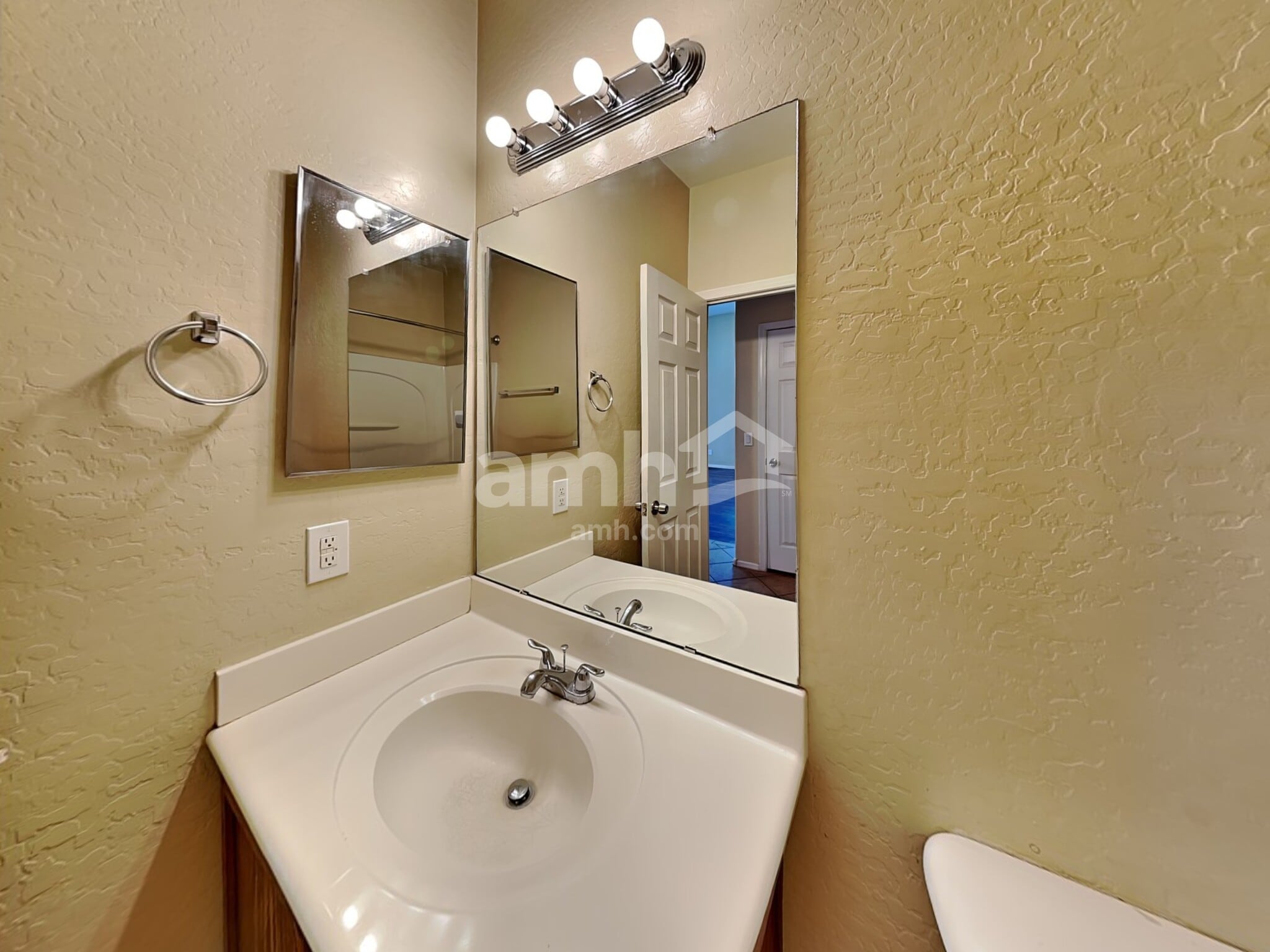 Building Photo - 8220 W Forest Grove Ave