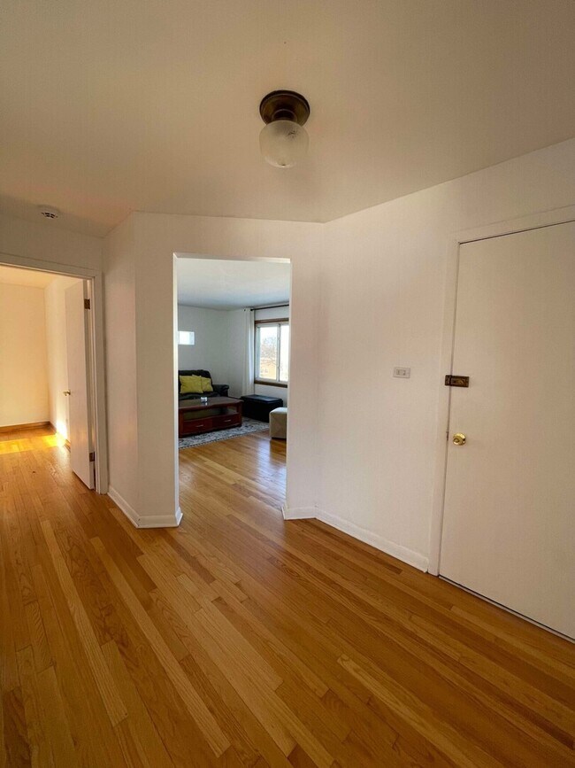 Building Photo - 6309 W Touhy Ave