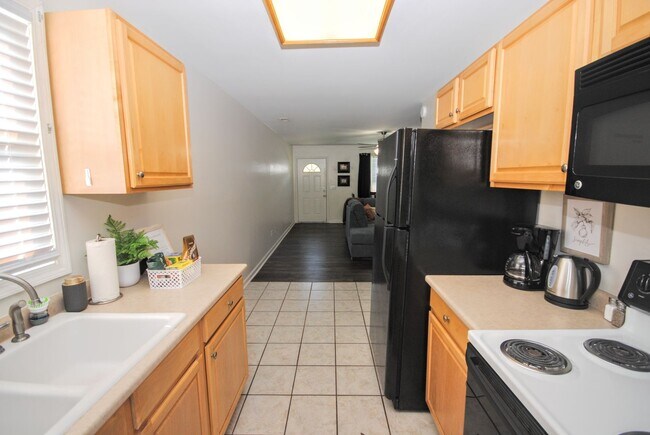 Building Photo - 707 Bagwell Ct