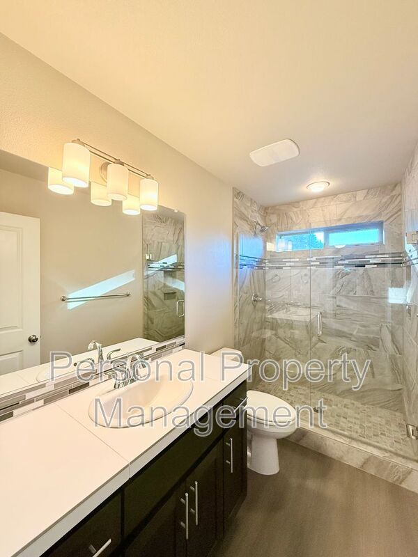 Building Photo - 15601 NE 107th St