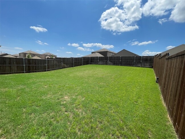 Building Photo - 7505 Paramount Dr