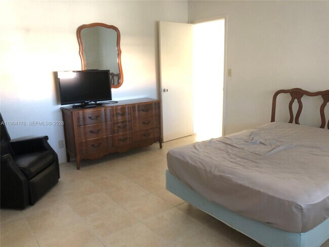 Building Photo - 1836 Arthur St