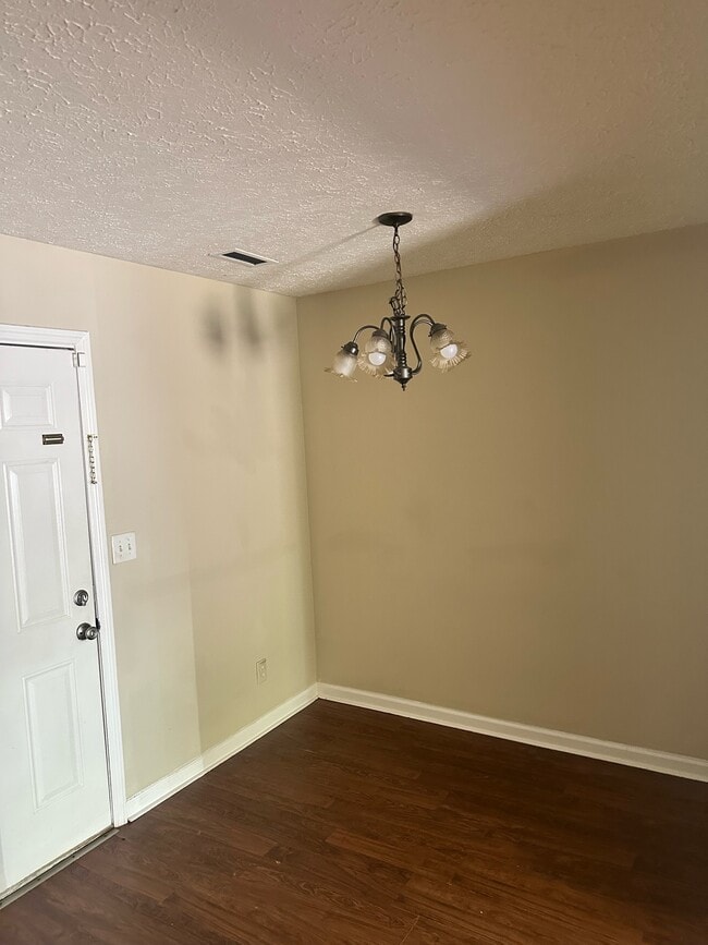 Building Photo - 1107 Riviera Dr
