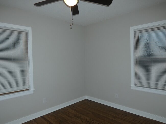 Building Photo - 4721 NE 47th Terrace