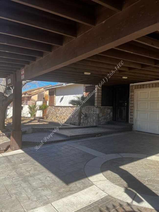 Building Photo - *** Please call us @ 661-266-1400 for info...